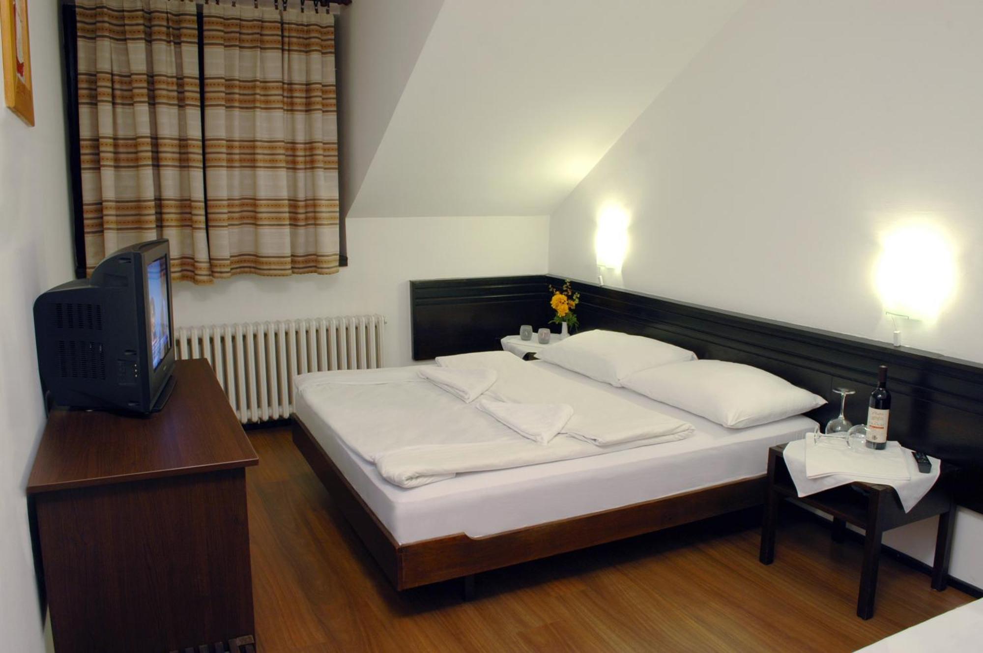 Hotel Komovi Andrijevica Buitenkant foto